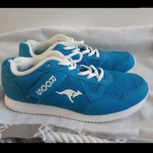 Blue ROOS sneakers